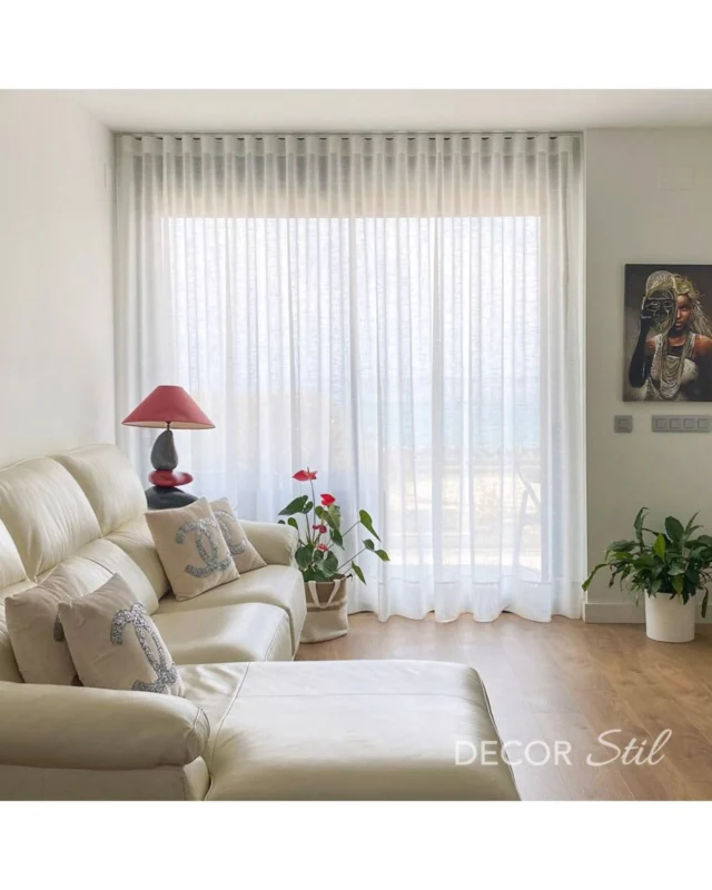 En elaboració de cortines, l'ona perfecta és la més moderna de les confeccions i sempre està de moda. Aconsegueix que la cortina tingui unes corbes molt marcades, és elegant, neta i ordenada. És ideal és que la cortina sigui d’una sola peça de roba, perquè la perfecció de l'ona no es perdi en les unions.
